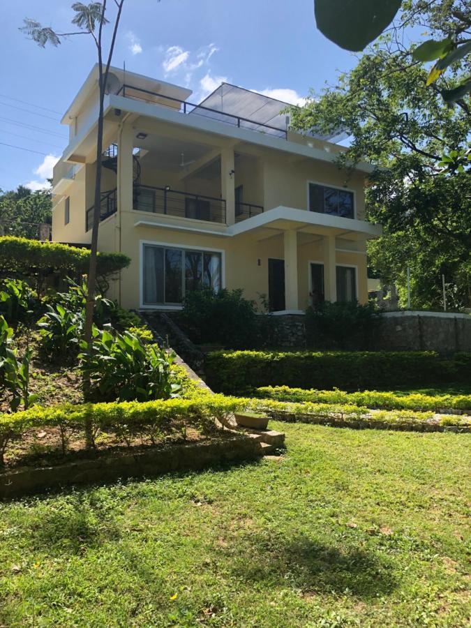 Amami Beachfront Villa With Private Beach プエルト・ガレラ エクステリア 写真