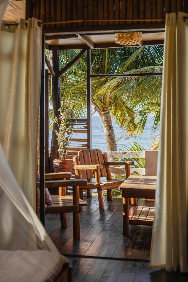 Amami Beachfront Villa With Private Beach プエルト・ガレラ エクステリア 写真