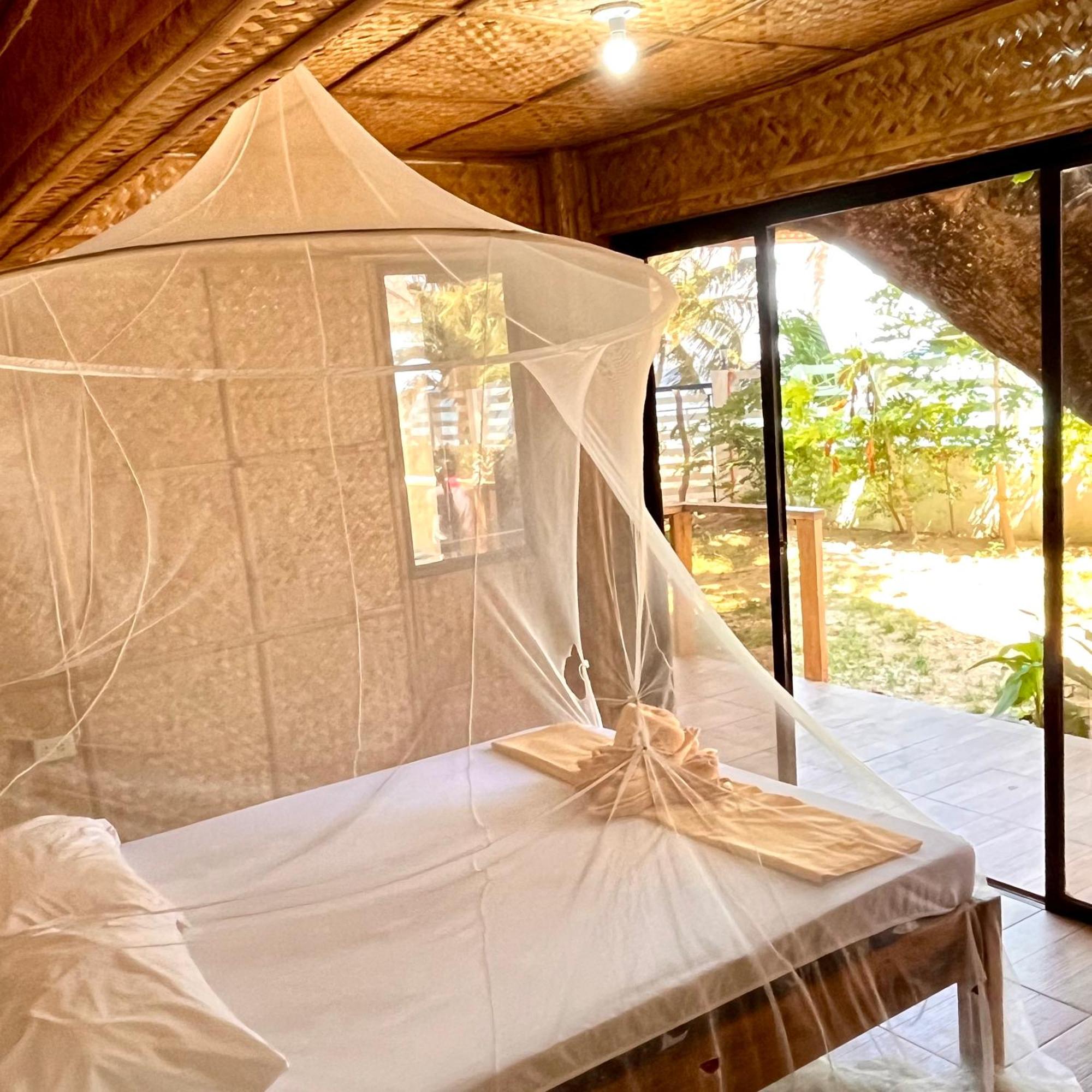 Amami Beachfront Villa With Private Beach プエルト・ガレラ エクステリア 写真