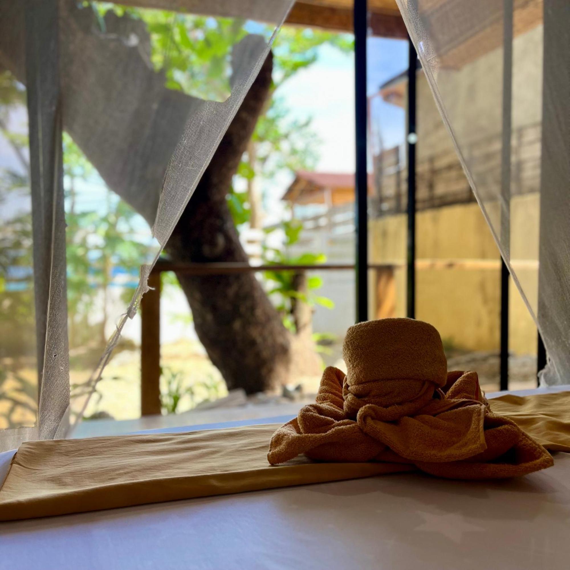 Amami Beachfront Villa With Private Beach プエルト・ガレラ エクステリア 写真